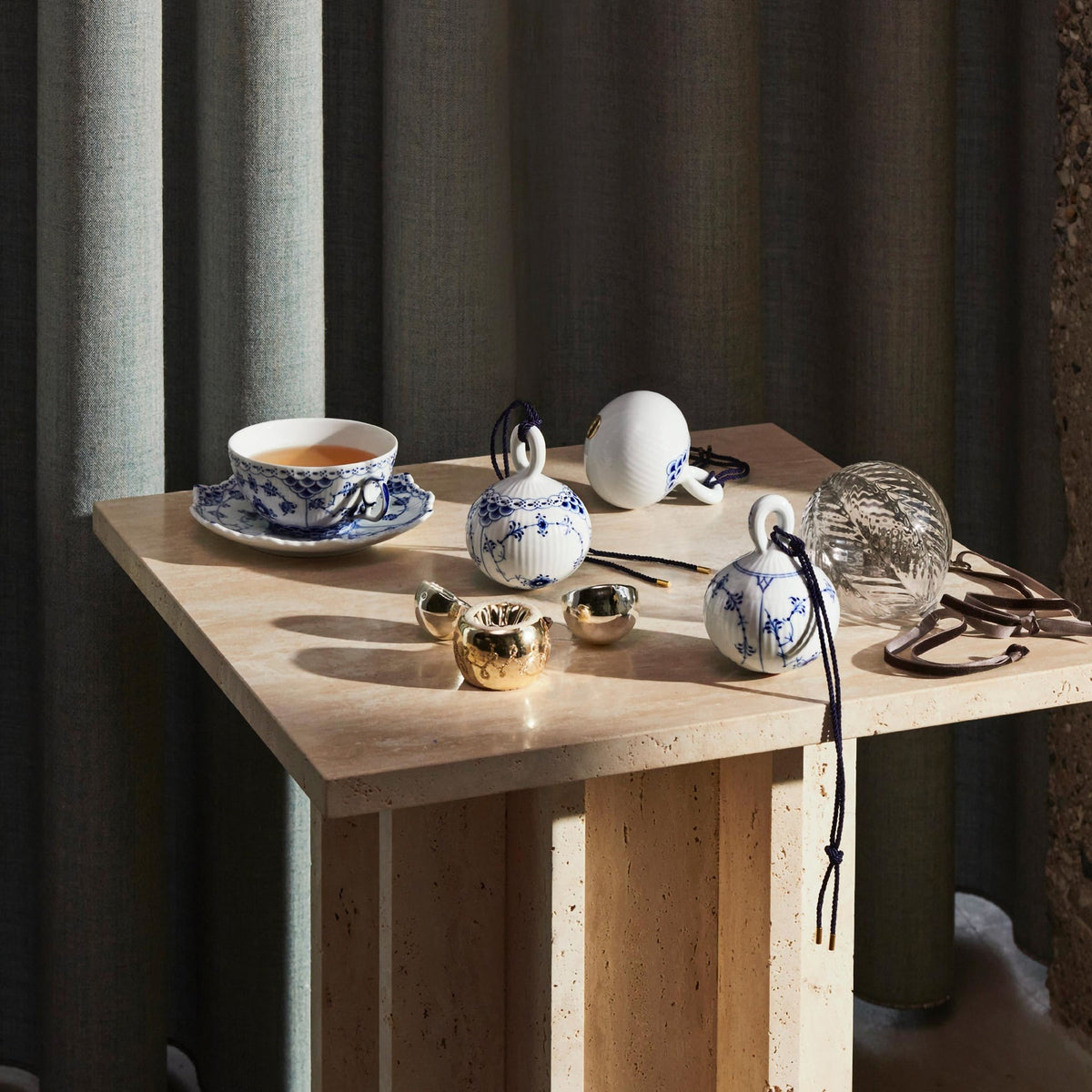 Blue Fluted Full Lace Cup and Saucer, 20 cl - US 3917