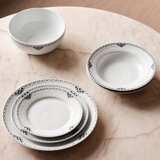 Black Lace Plate, 27 cm - US 6873