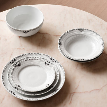 Black Lace Plate, 22 cm - US 4263